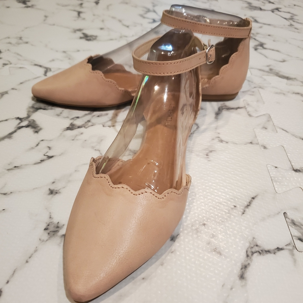 Le chateau scalloped toe flat